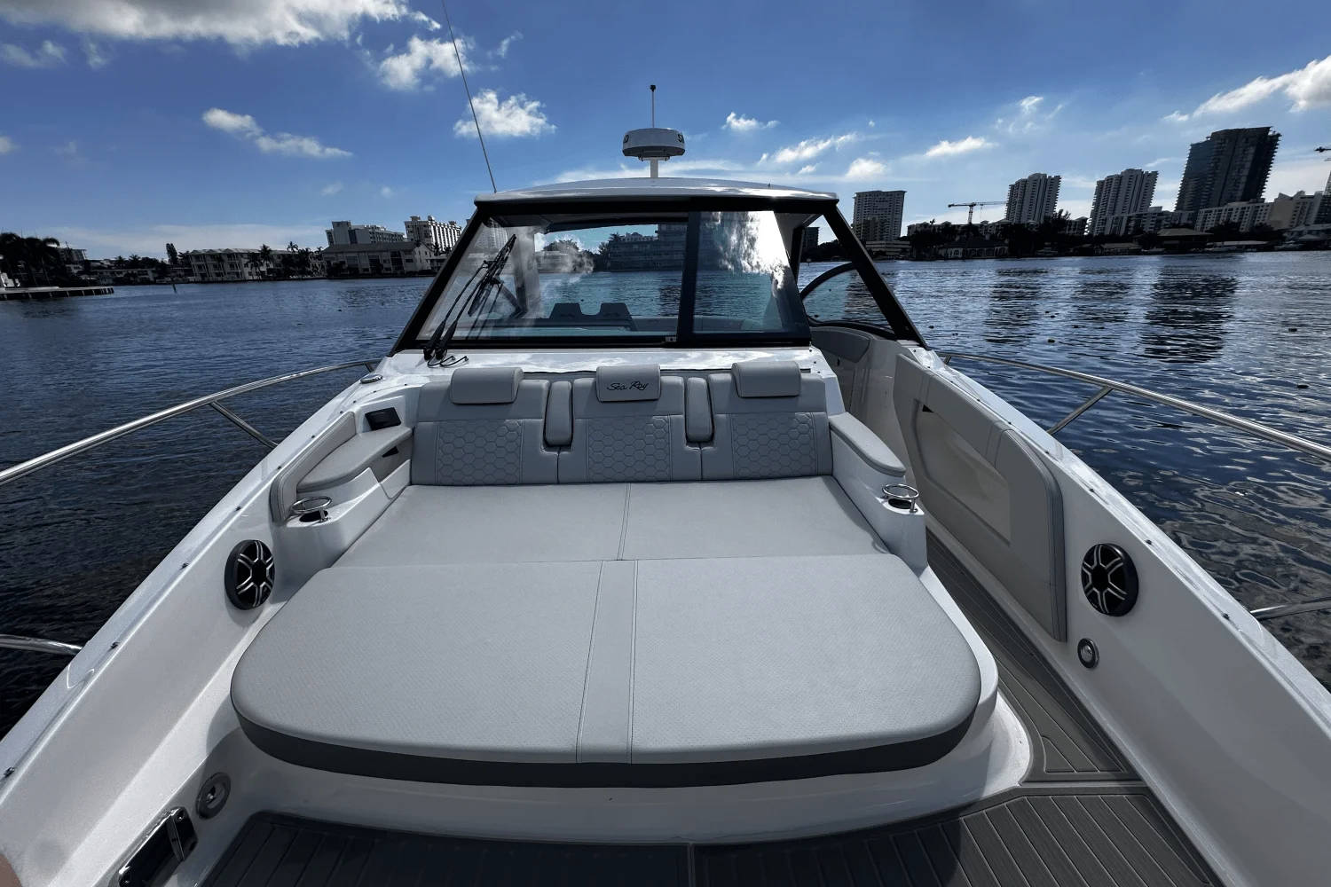 2026 Sea Ray Sundancer 320 Outboard Image Thumbnail #40