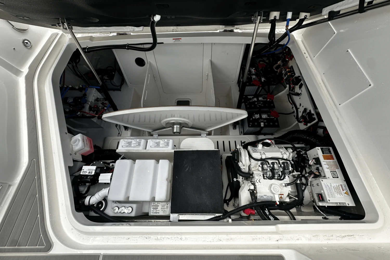 2026 Sea Ray Sundancer 320 Outboard Image Thumbnail #52