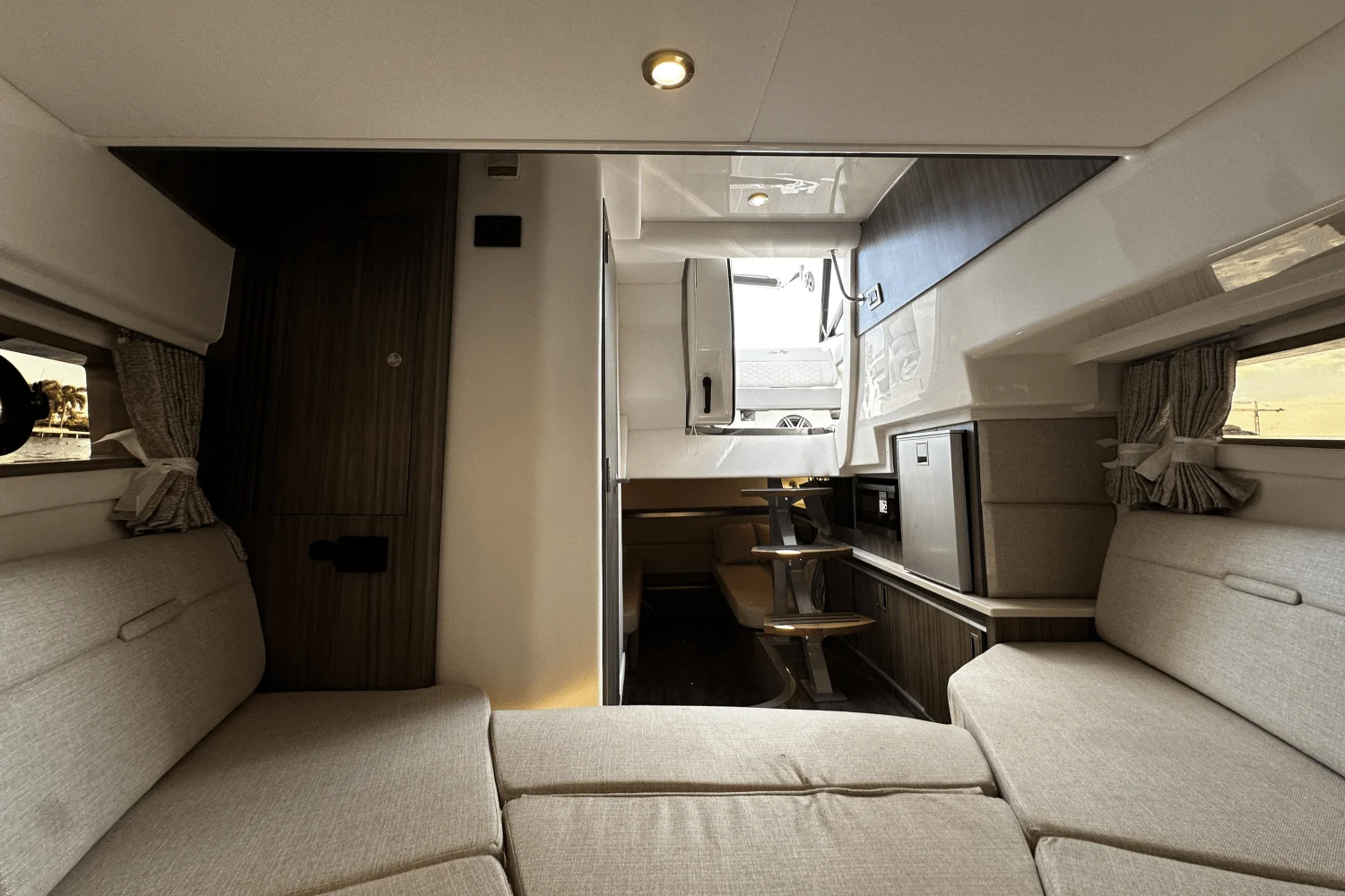 2026 Sea Ray Sundancer 320 Outboard Image Thumbnail #46