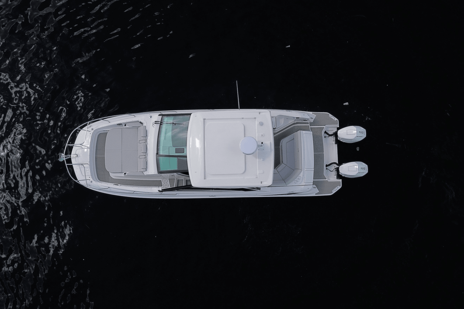 2026 Sea Ray Sundancer 320 Outboard Image Thumbnail #17