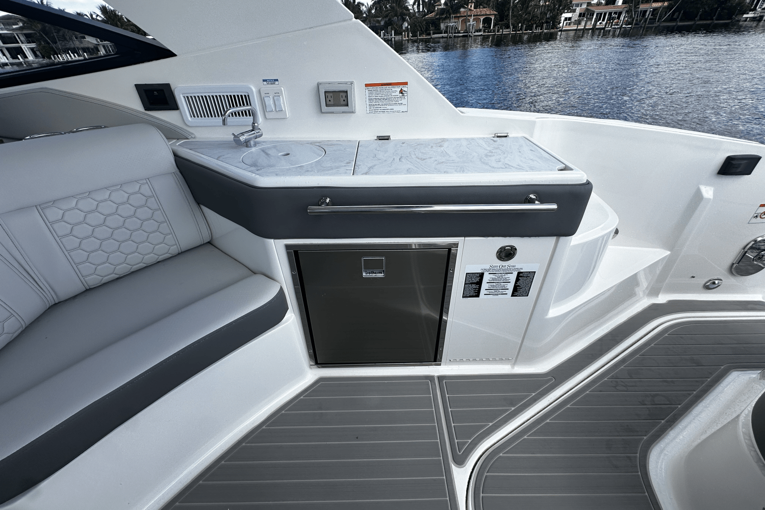 2026 Sea Ray Sundancer 320 Outboard Image Thumbnail #27