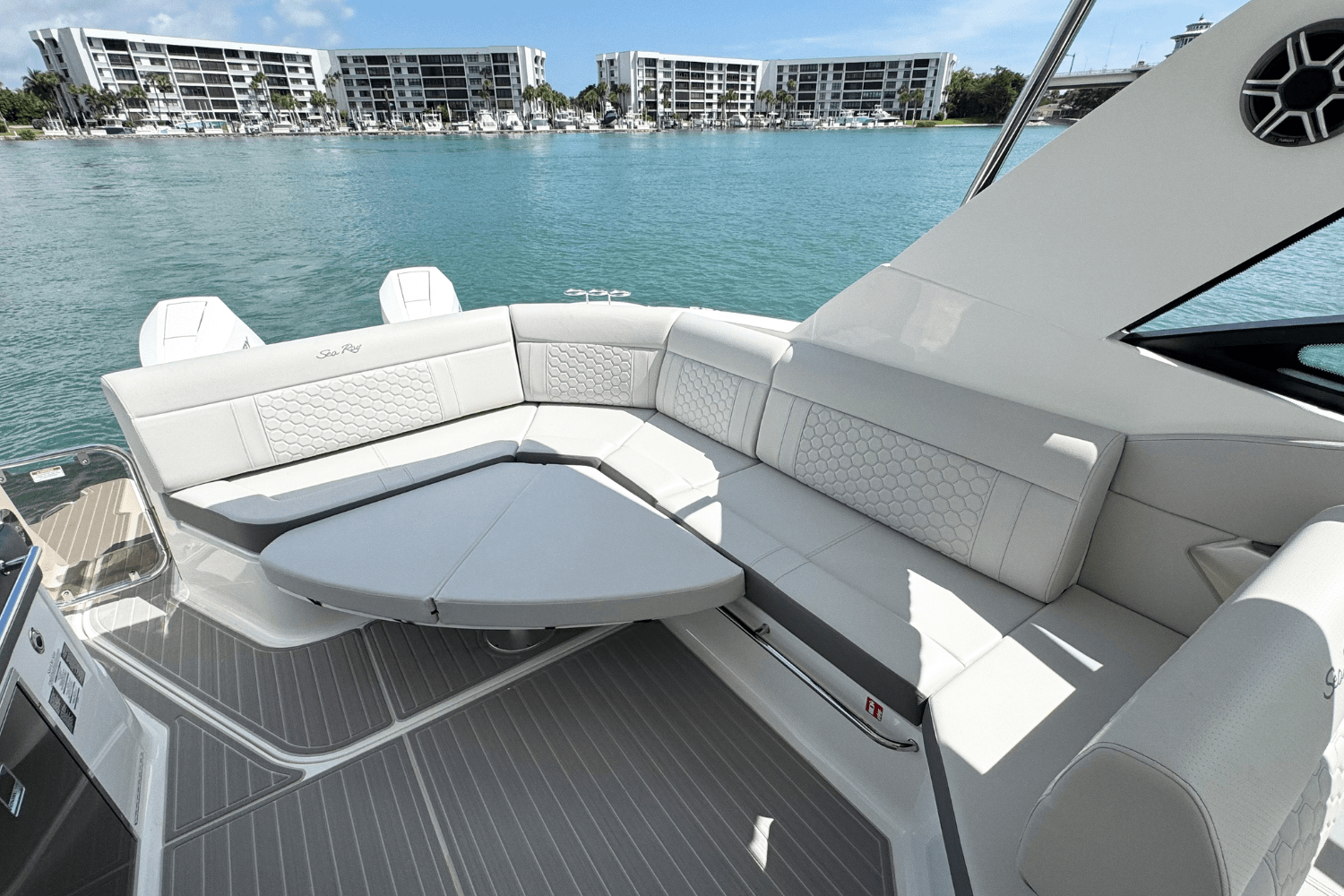 2026 Sea Ray Sundancer 320 Outboard Image Thumbnail #15