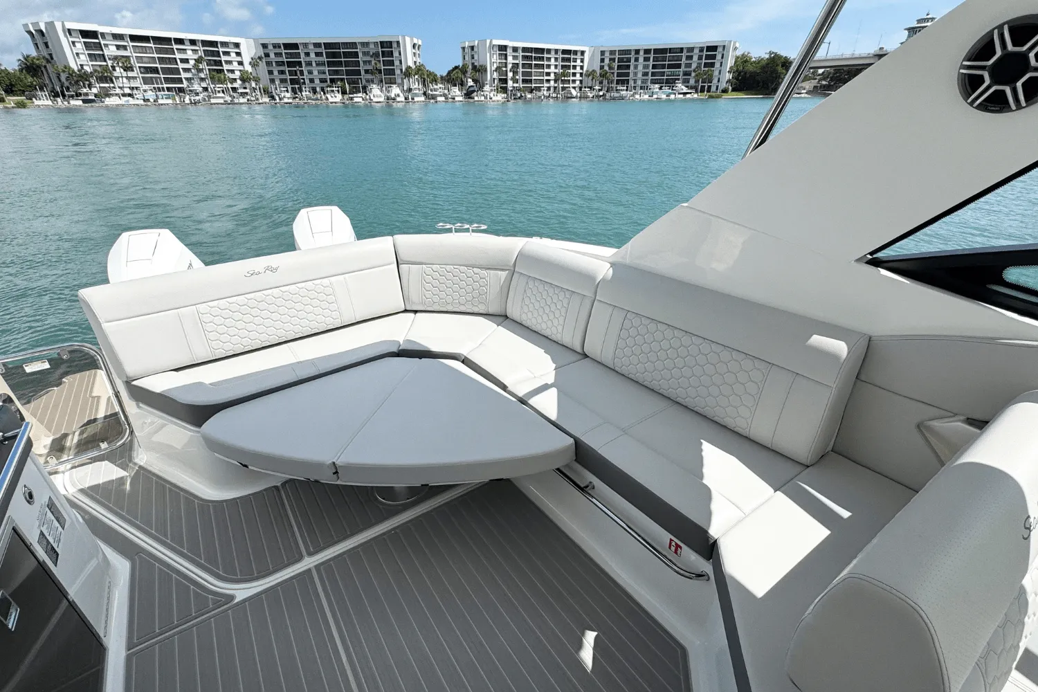 2026 Sea Ray Sundancer 320 Outboard Image Thumbnail #15