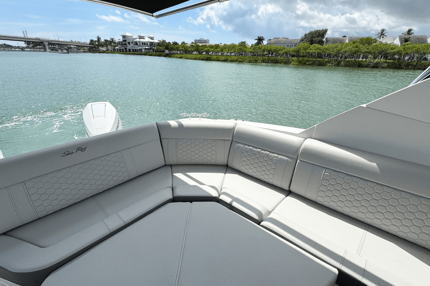 2026 Sea Ray Sundancer 320 Outboard Image Thumbnail #16