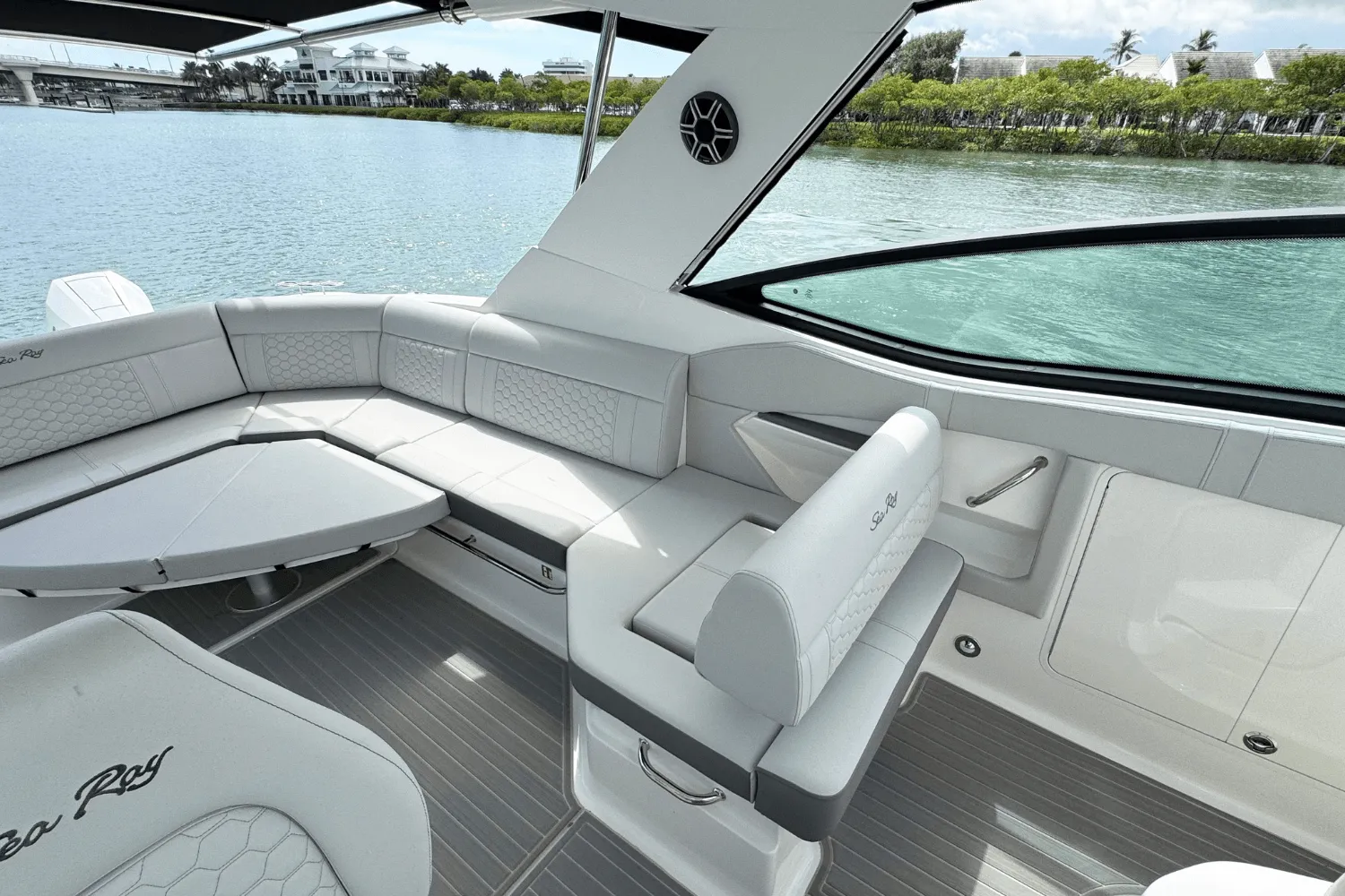 2026 Sea Ray Sundancer 320 Outboard Image Thumbnail #18