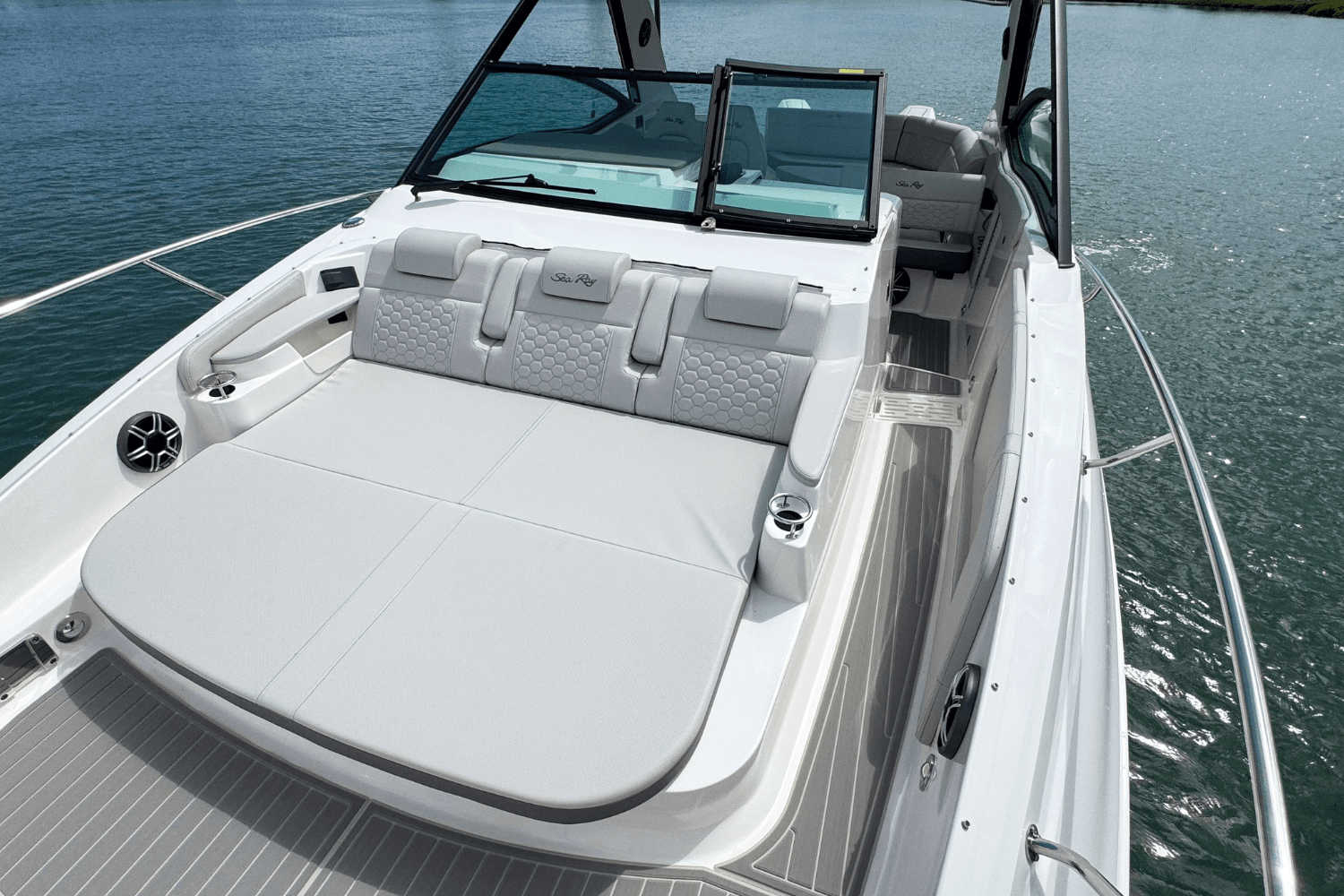 2026 Sea Ray Sundancer 320 Outboard Image Thumbnail #21