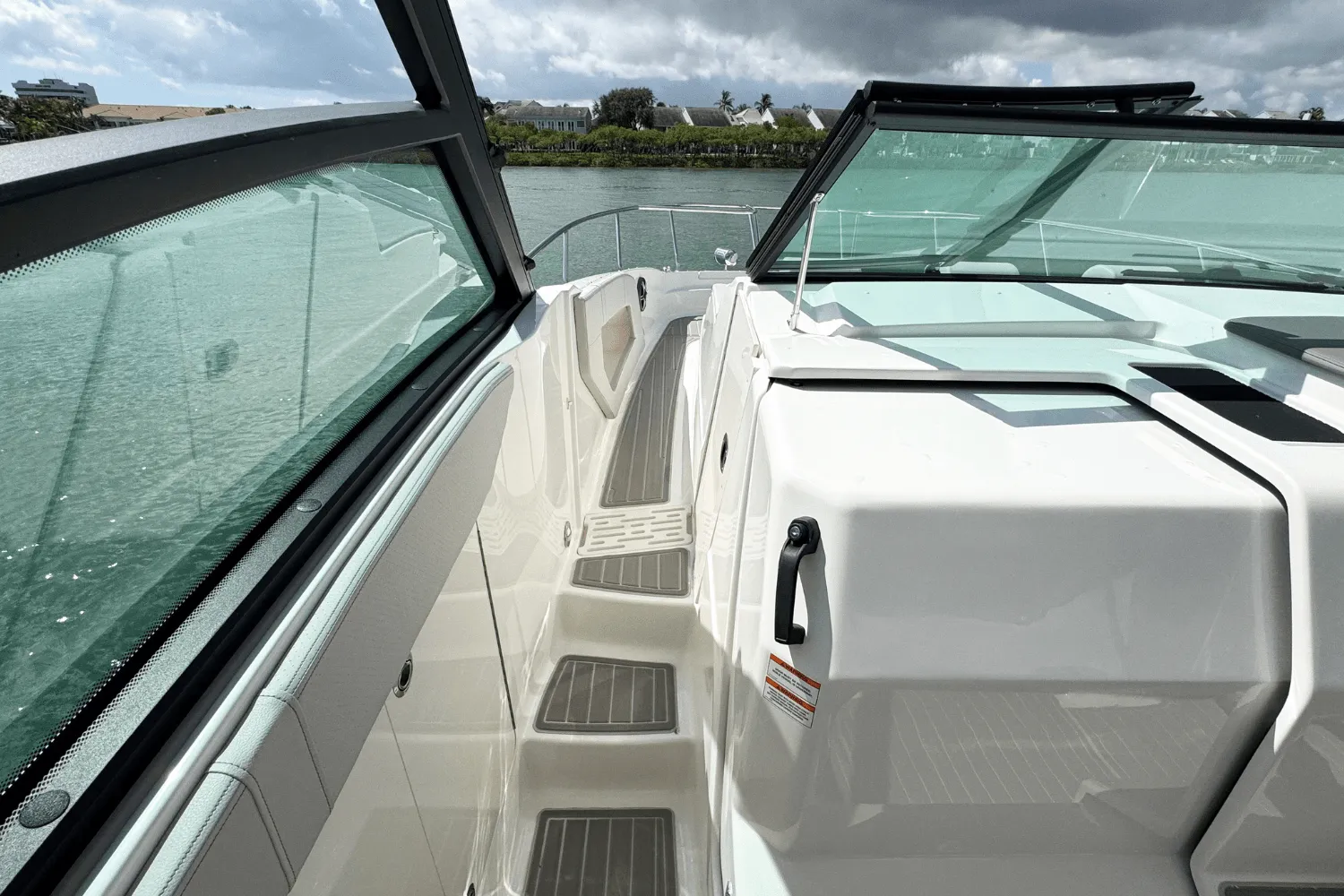 2026 Sea Ray Sundancer 320 Outboard Image Thumbnail #20