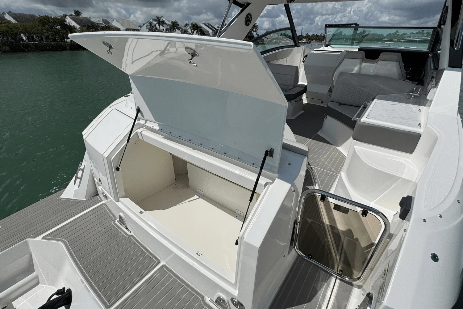 2026 Sea Ray Sundancer 320 Outboard Image Thumbnail #28