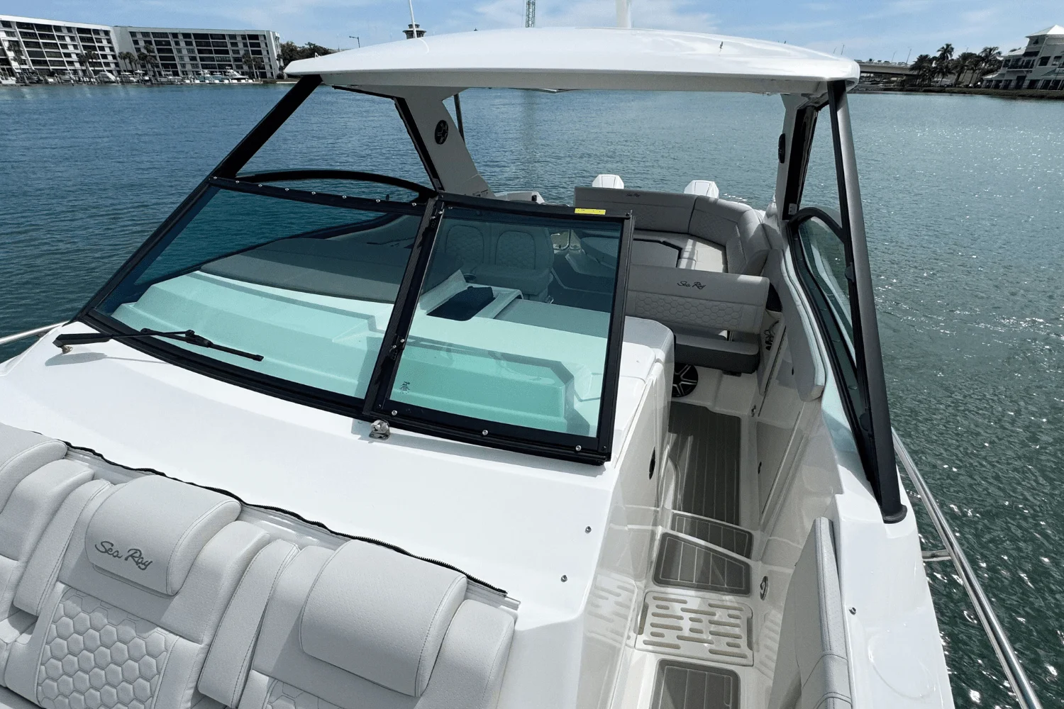 2026 Sea Ray Sundancer 320 Outboard Image Thumbnail #19