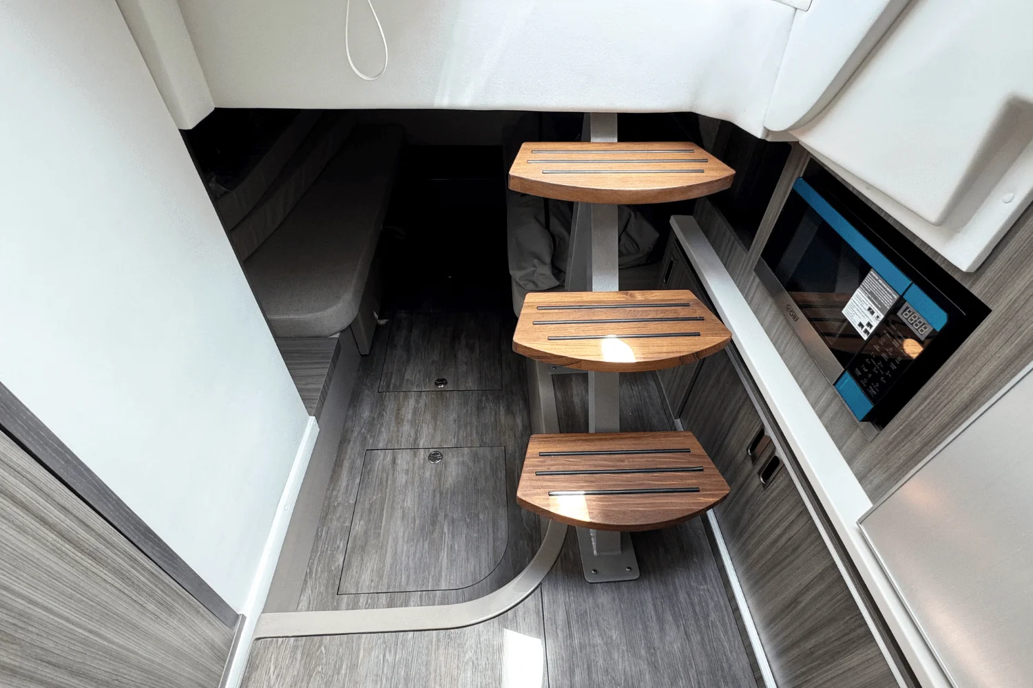 2026 Sea Ray Sundancer 320 Outboard Image Thumbnail #24