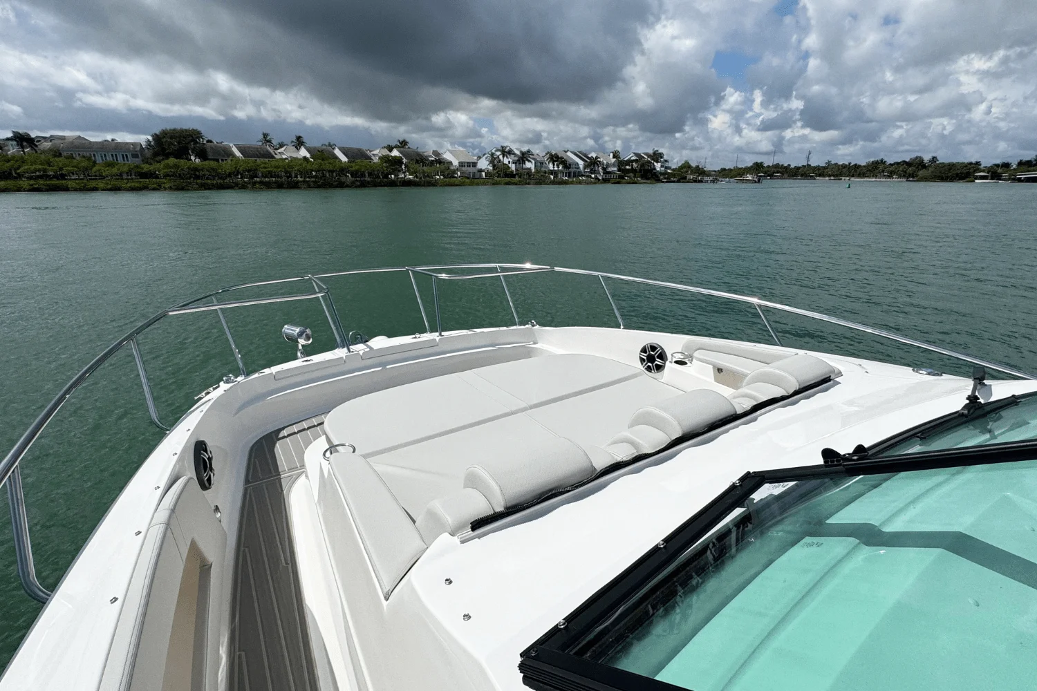 2026 Sea Ray Sundancer 320 Outboard Image Thumbnail #22