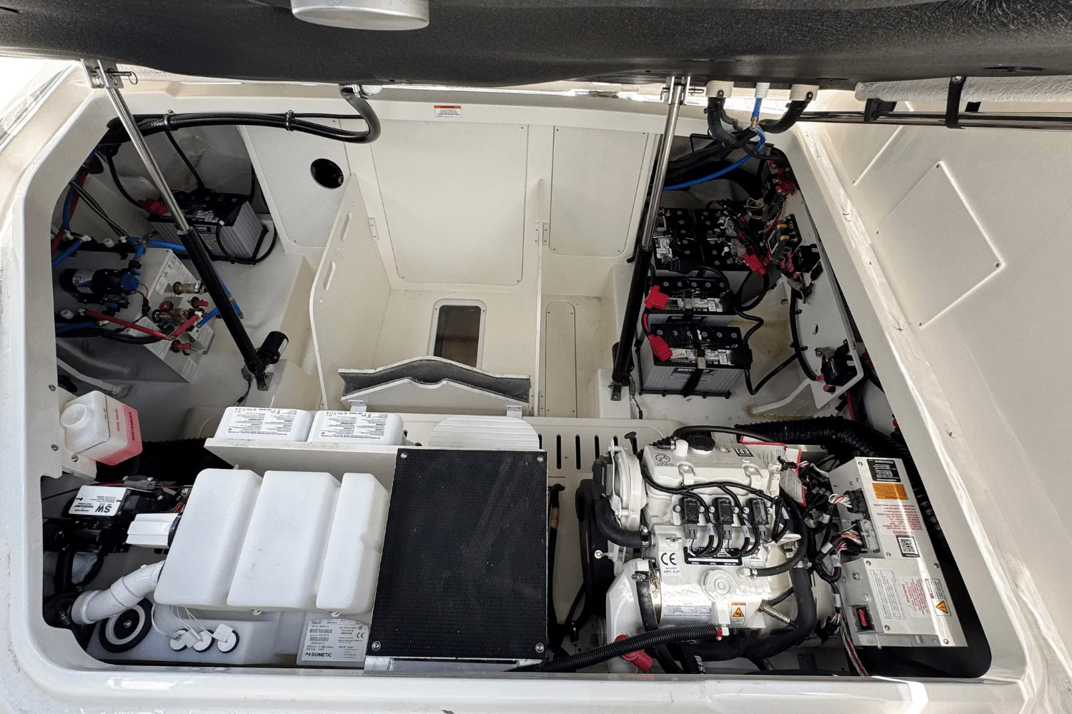 2026 Sea Ray Sundancer 320 Outboard Image Thumbnail #27