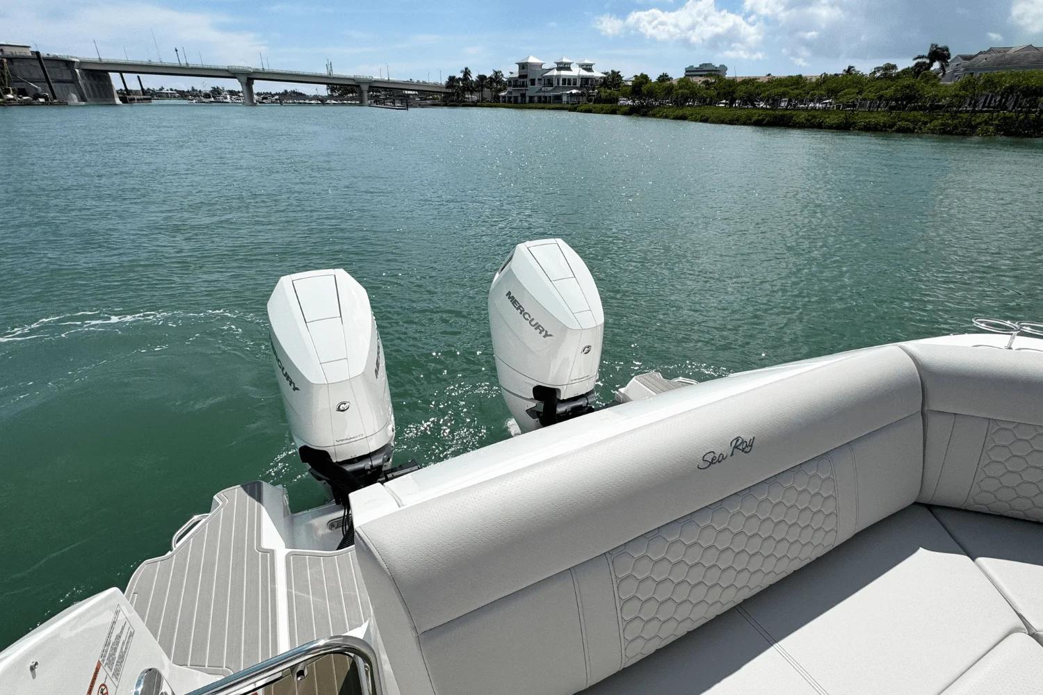 2026 Sea Ray Sundancer 320 Outboard Image Thumbnail #5