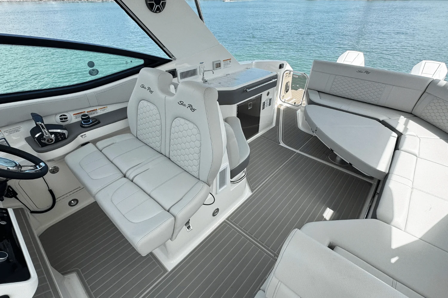 2026 Sea Ray Sundancer 320 Outboard Image Thumbnail #12