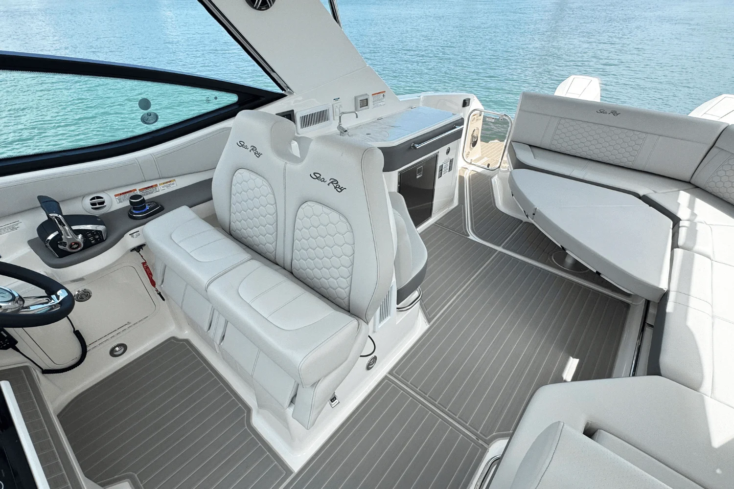 2026 Sea Ray Sundancer 320 Outboard Image Thumbnail #11