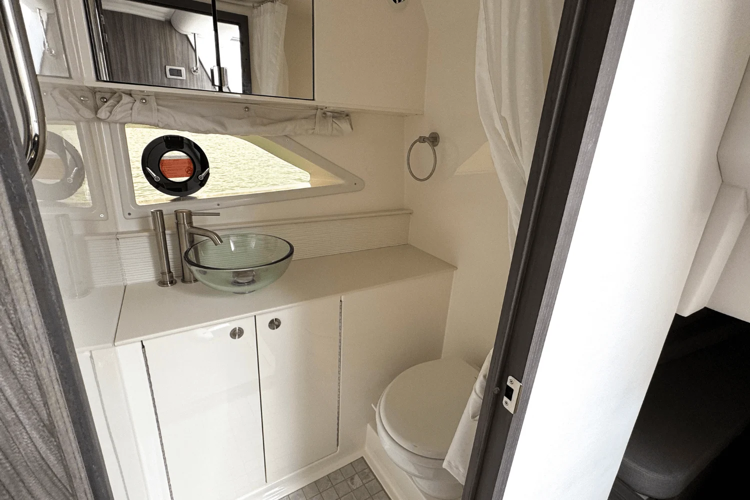 2026 Sea Ray Sundancer 320 Outboard Image Thumbnail #26