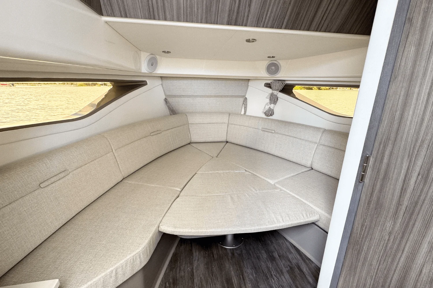 2026 Sea Ray Sundancer 320 Outboard Image Thumbnail #25