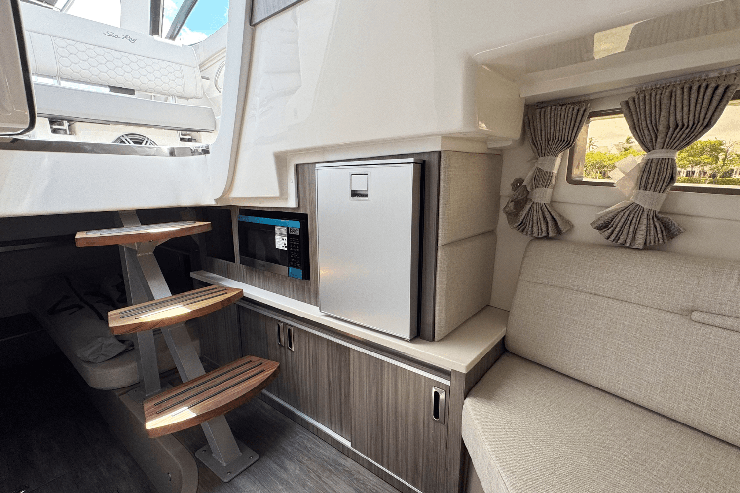 2026 Sea Ray Sundancer 320 Outboard Image Thumbnail #23