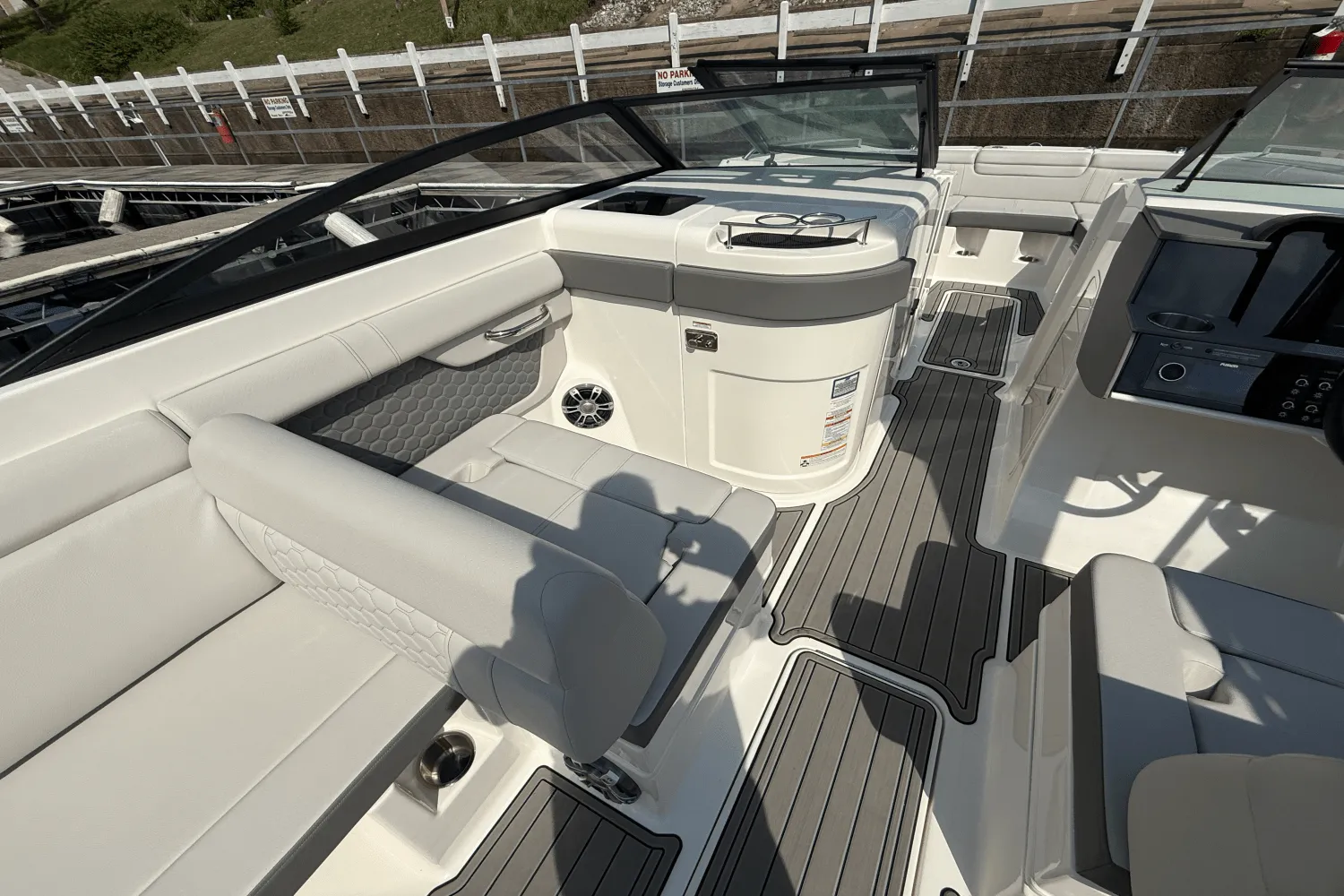2024 Sea Ray 290 SD Image Thumbnail #9