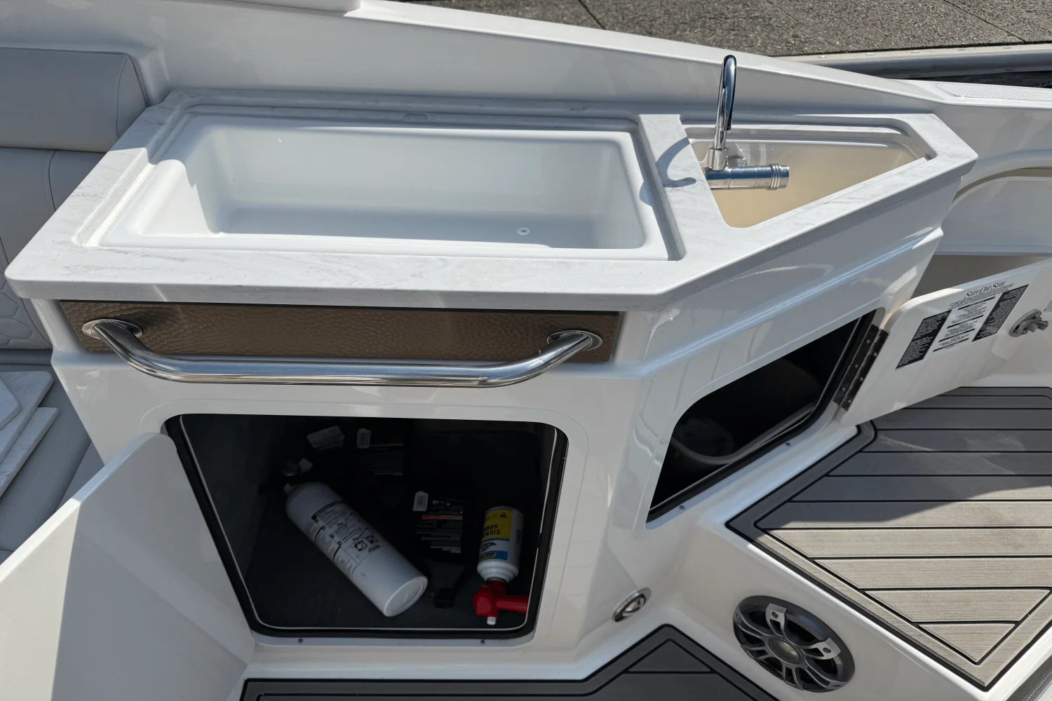 2024 Sea Ray 290 SD Image Thumbnail #12