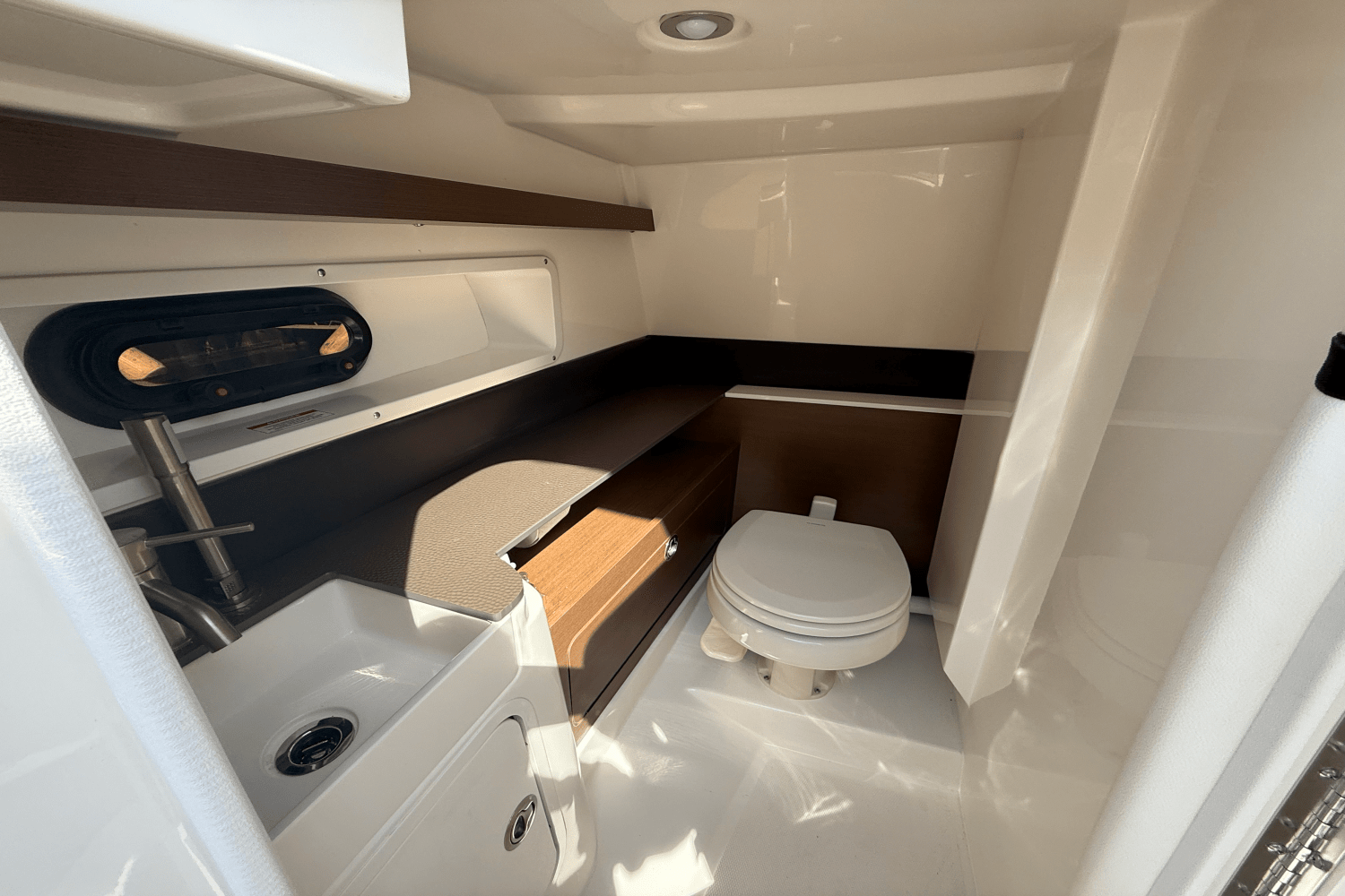 2024 Sea Ray 290 SD Image Thumbnail #17