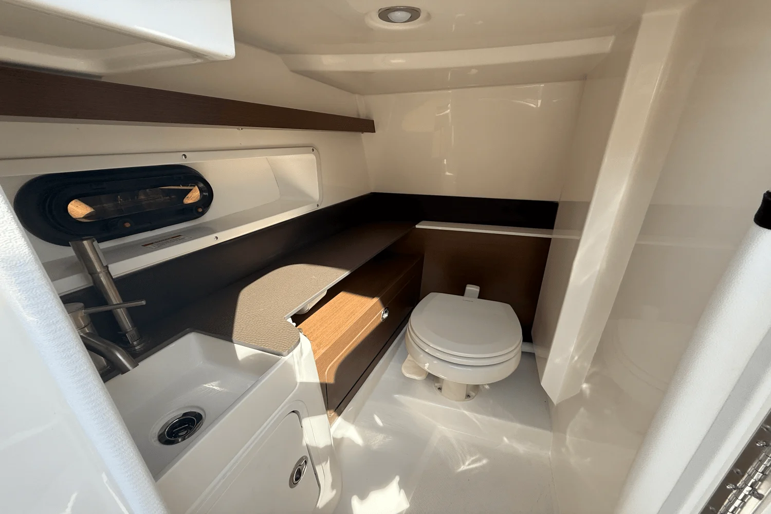 2024 Sea Ray 290 SD Image Thumbnail #17