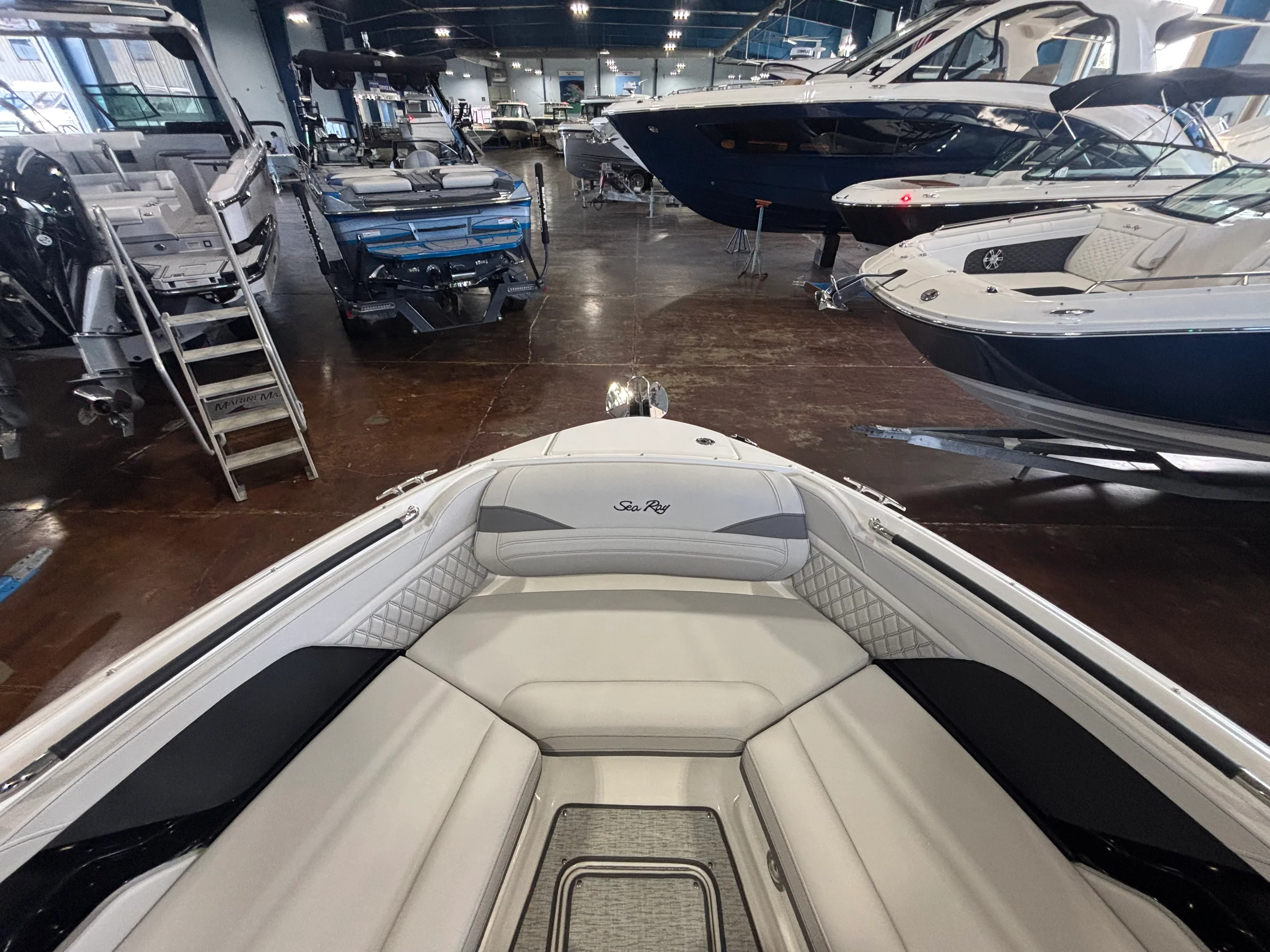 2026 Sea Ray SLX 260 Outboard Image Thumbnail #17