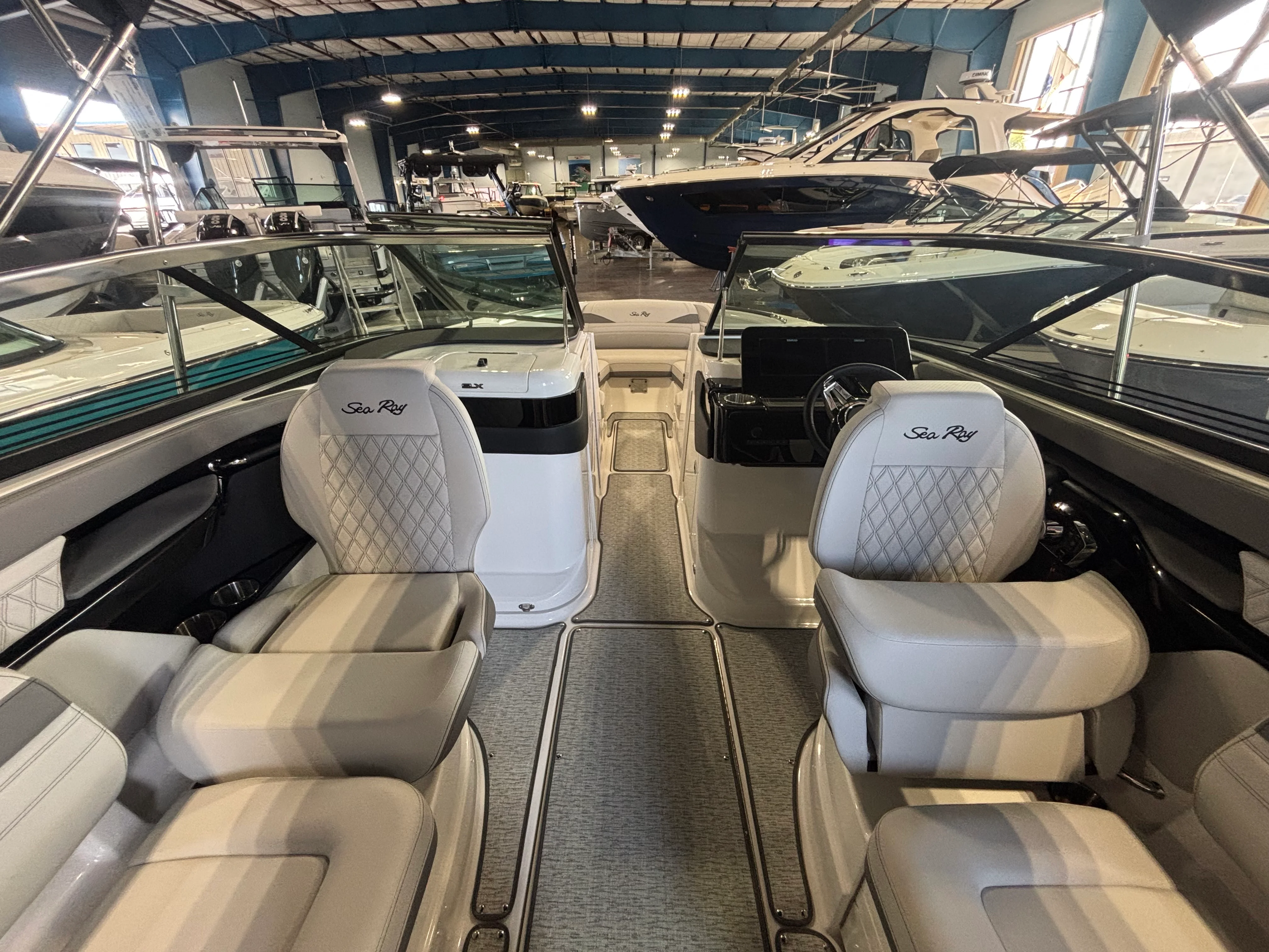 2026 Sea Ray SLX 260 Outboard Image Thumbnail #10