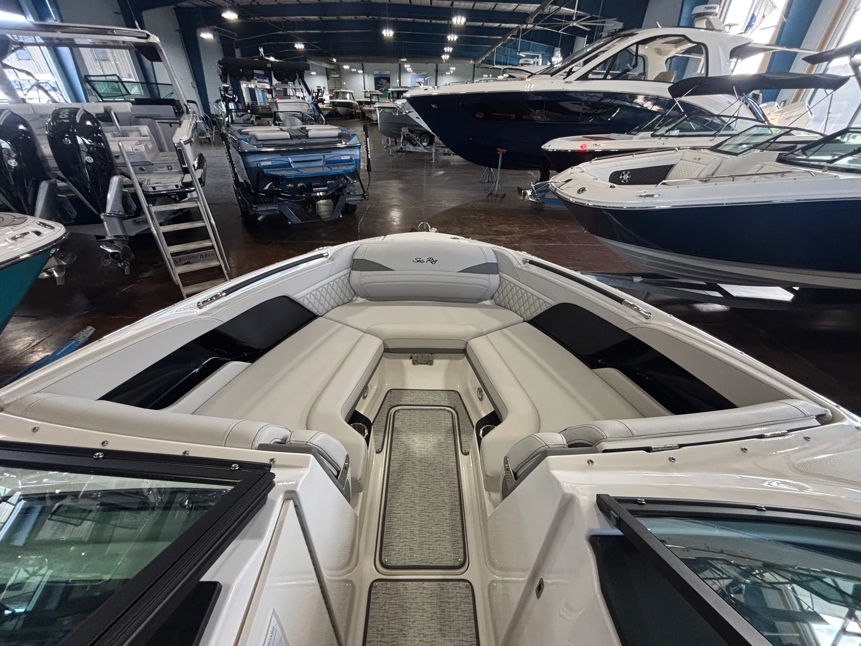 2026 Sea Ray SLX 260 Outboard Image Thumbnail #16