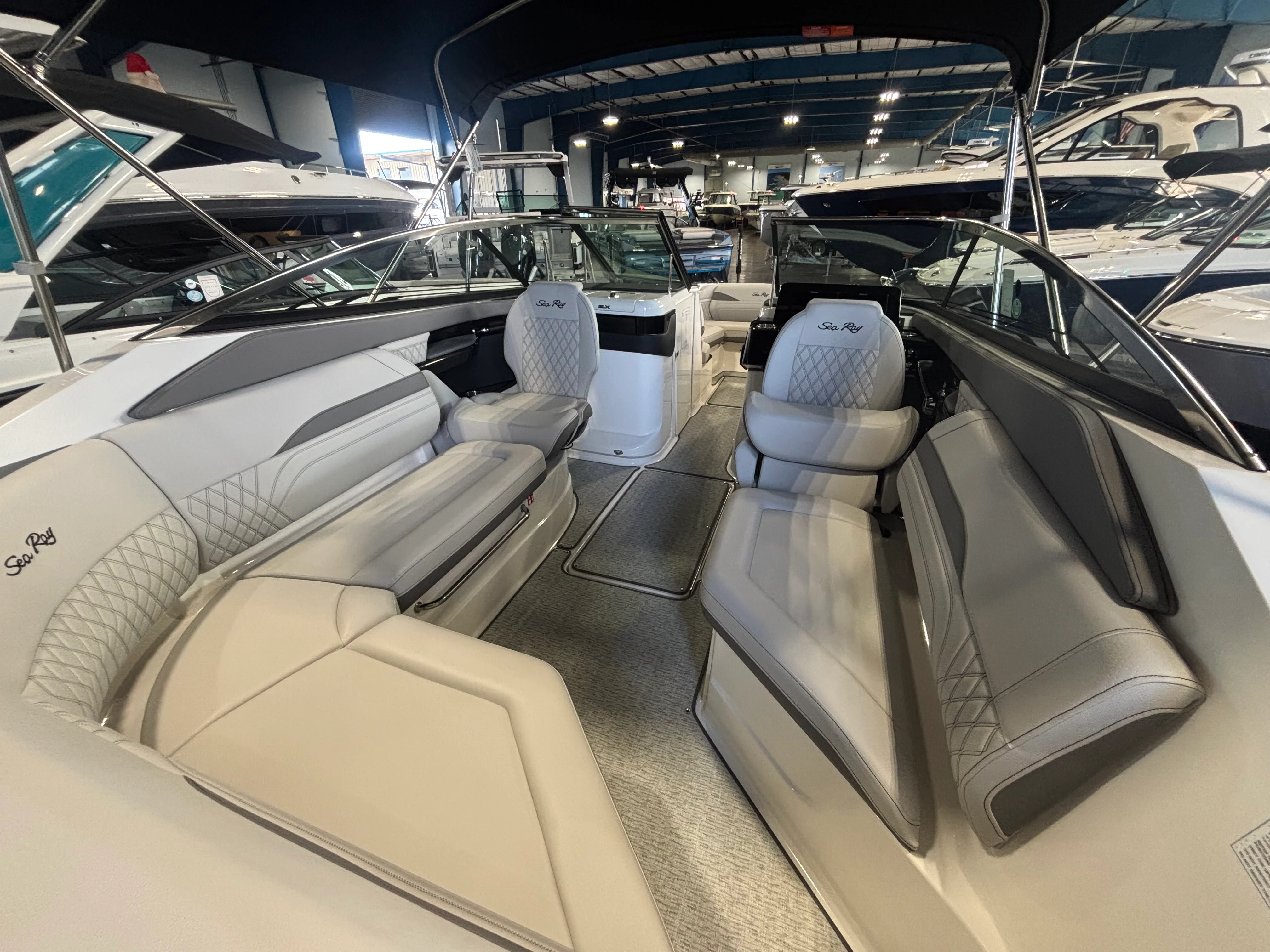 2026 Sea Ray SLX 260 Outboard Image Thumbnail #9