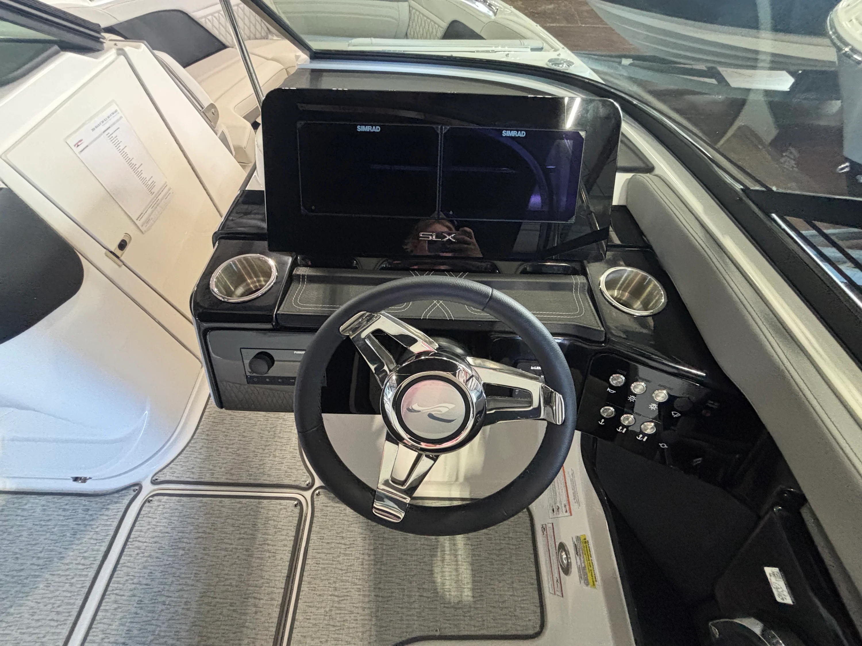 2026 Sea Ray SLX 260 Outboard Image Thumbnail #13