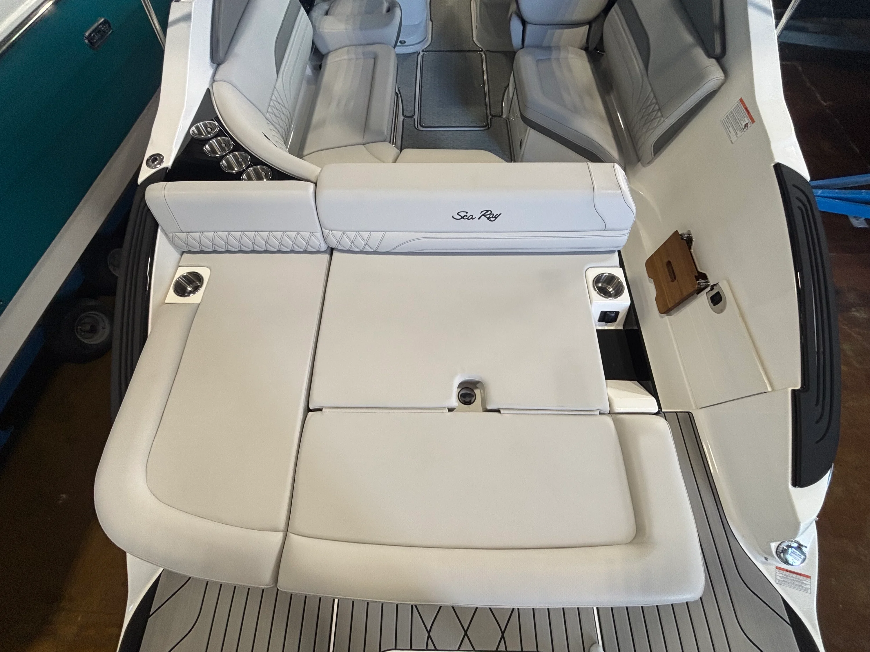 2026 Sea Ray SLX 260 Outboard Image Thumbnail #6