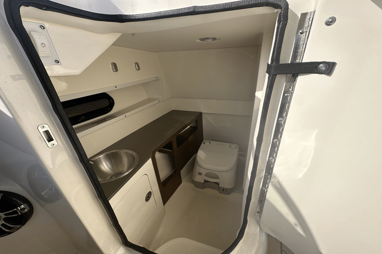 2020 Sea Ray 270 SDX-OB Image Thumbnail #33