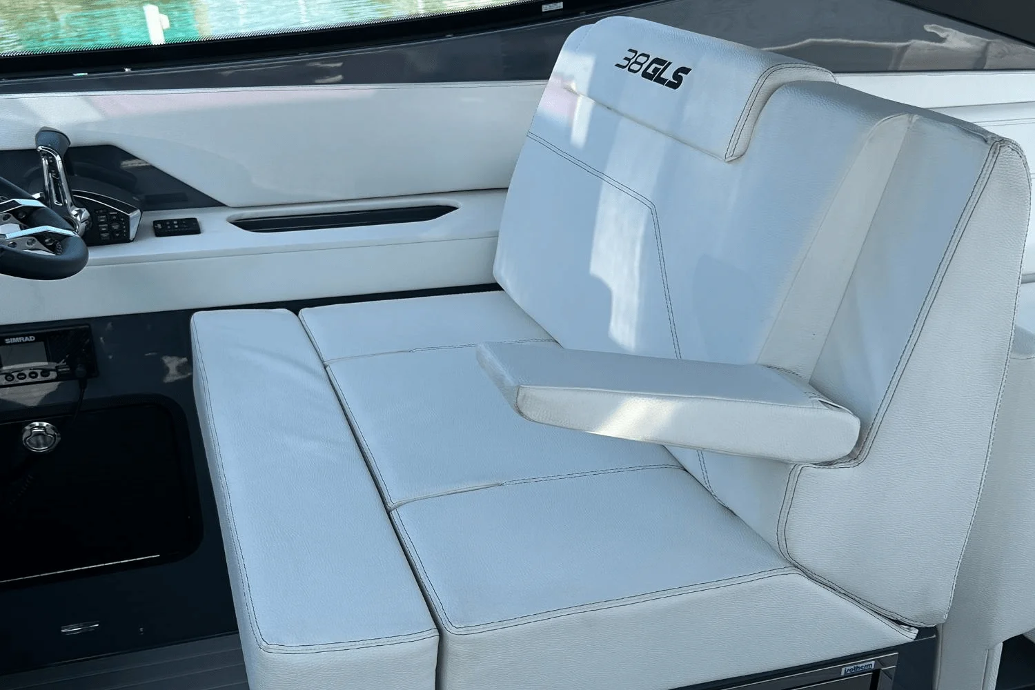 2024 Cruisers Yachts 38 GLS-OB SB Image Thumbnail #39