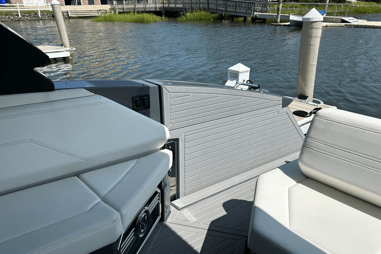 2024 Cruisers Yachts 38 GLS-OB SB Image Thumbnail #14