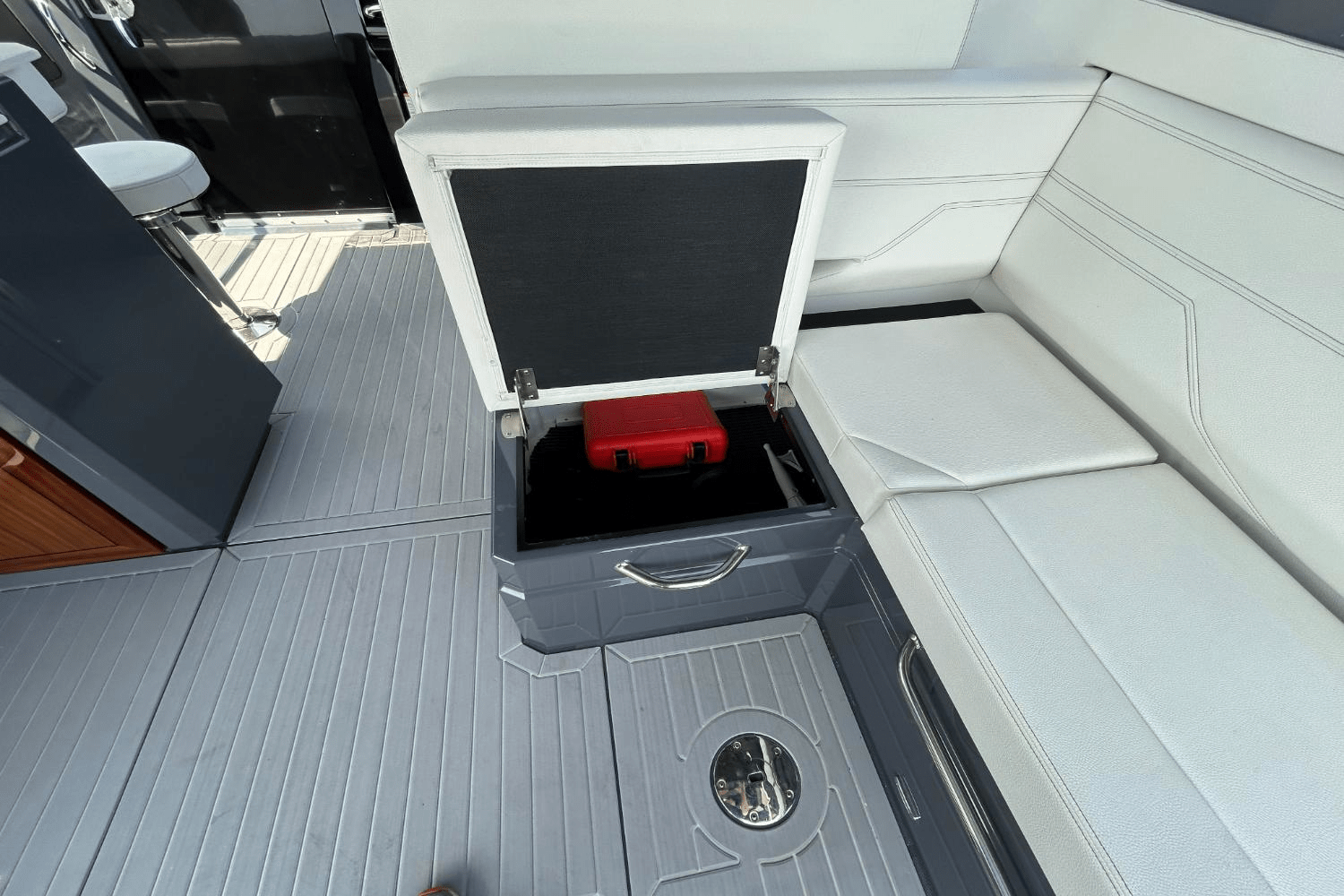 2024 Cruisers Yachts 38 GLS-OB SB Image Thumbnail #25