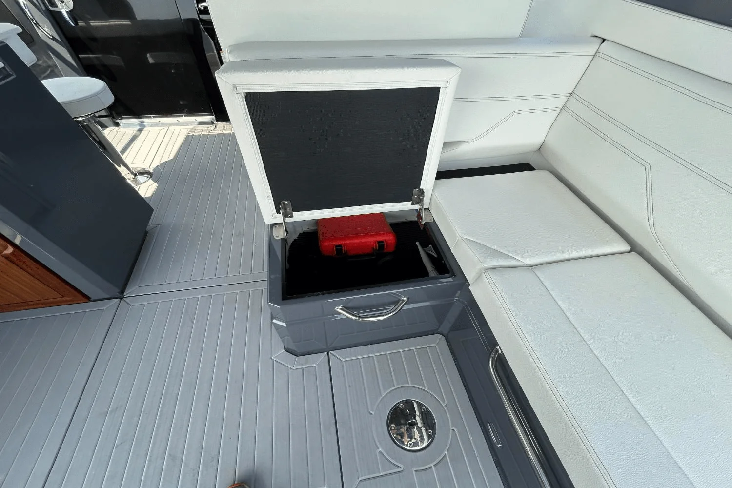 2024 Cruisers Yachts 38 GLS-OB SB Image Thumbnail #25