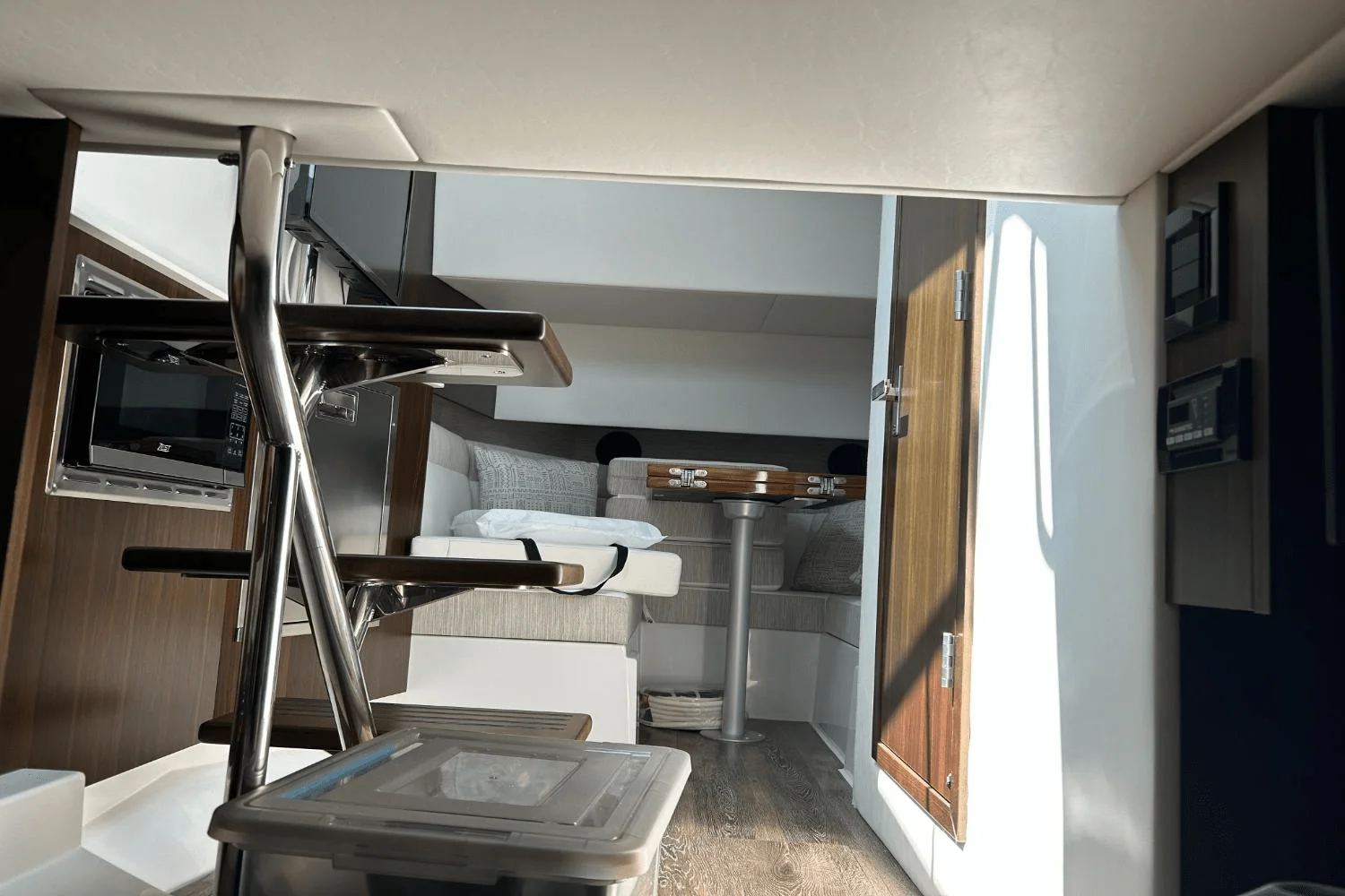 2024 Cruisers Yachts 38 GLS-OB SB Image Thumbnail #63