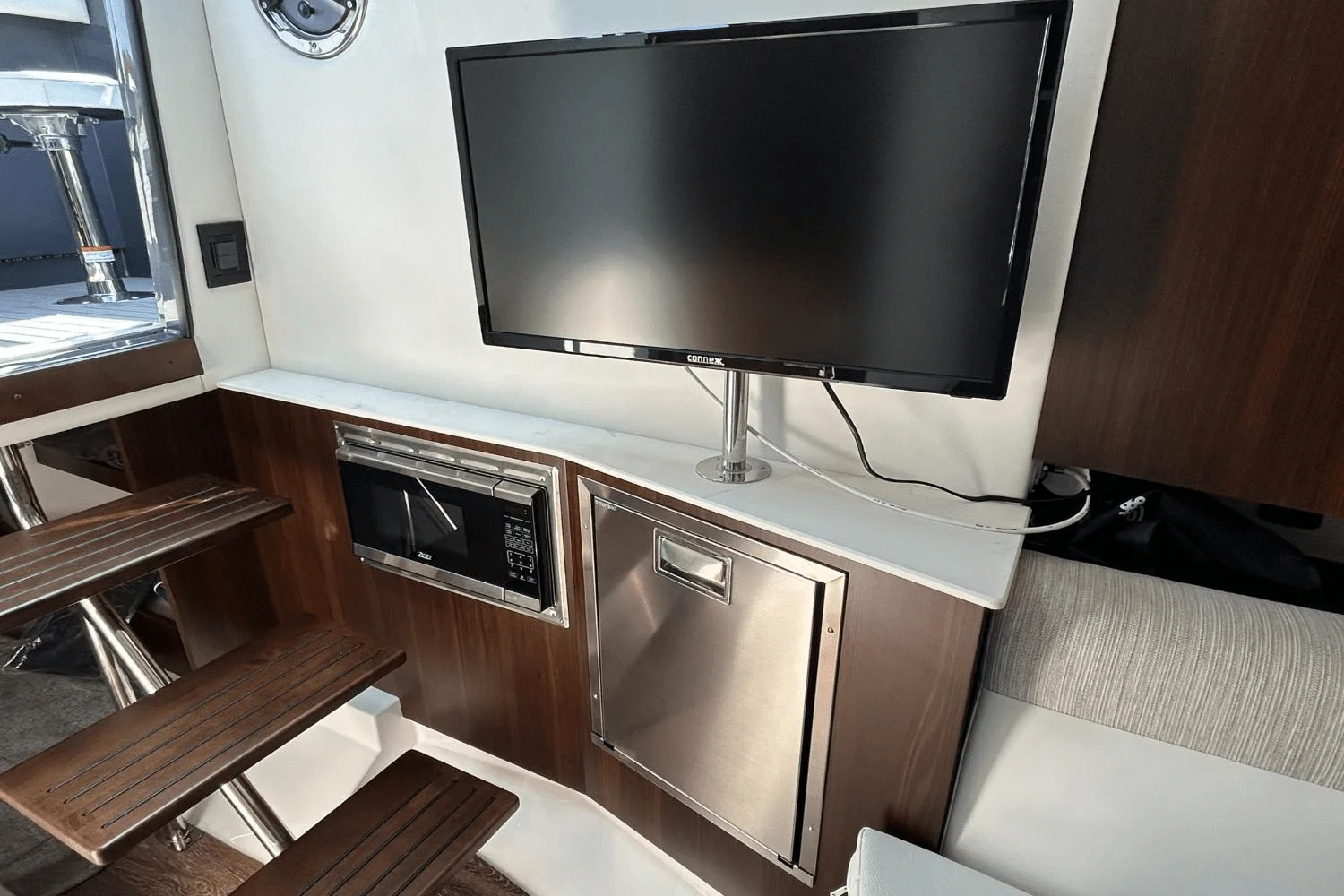 2024 Cruisers Yachts 38 GLS-OB SB Image Thumbnail #54