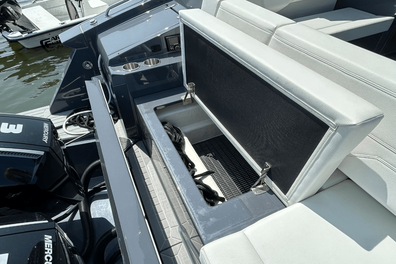 2024 Cruisers Yachts 38 GLS-OB SB Image Thumbnail #8