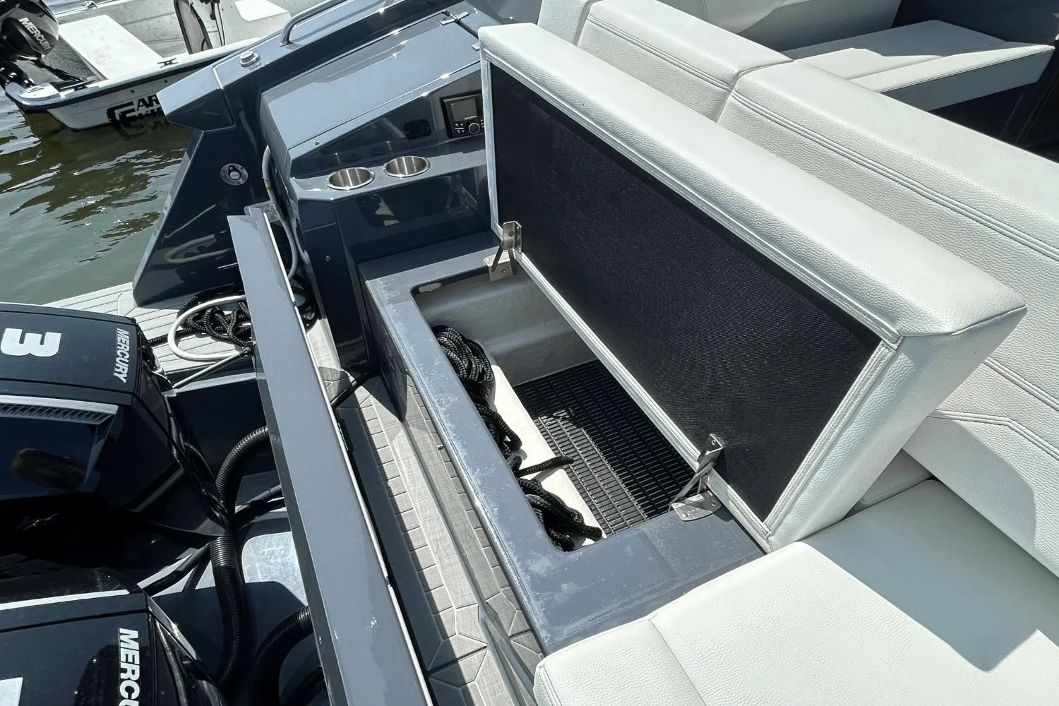 2024 Cruisers Yachts 38 GLS-OB SB Image Thumbnail #8