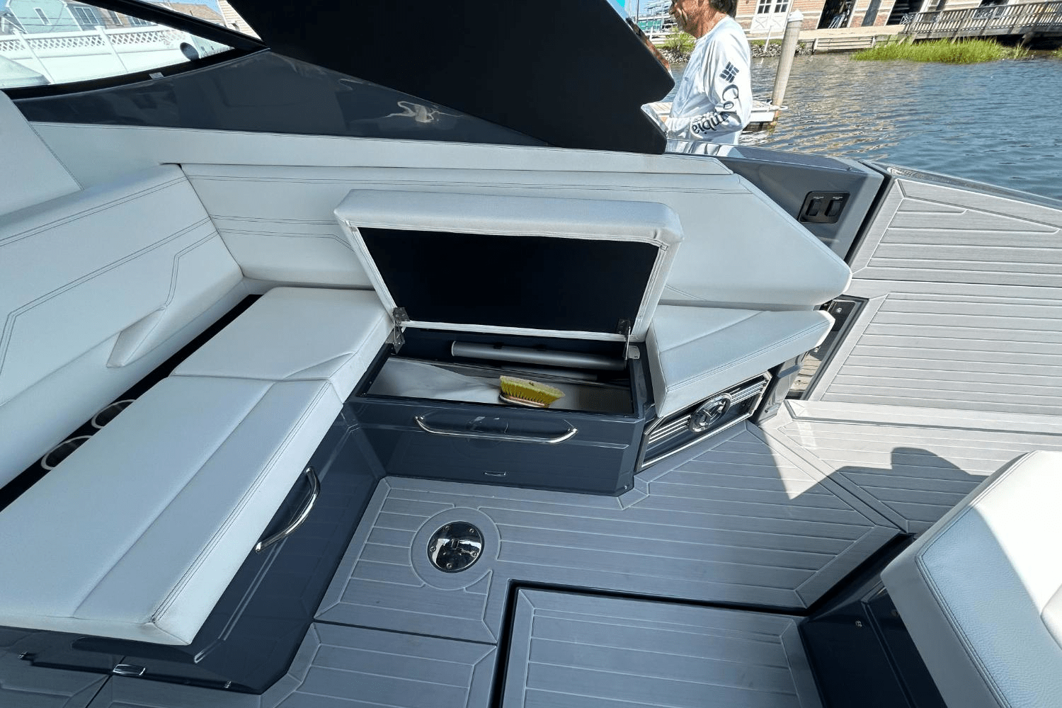 2024 Cruisers Yachts 38 GLS-OB SB Image Thumbnail #24