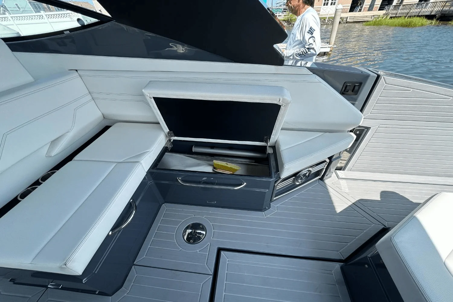 2024 Cruisers Yachts 38 GLS-OB SB Image Thumbnail #24