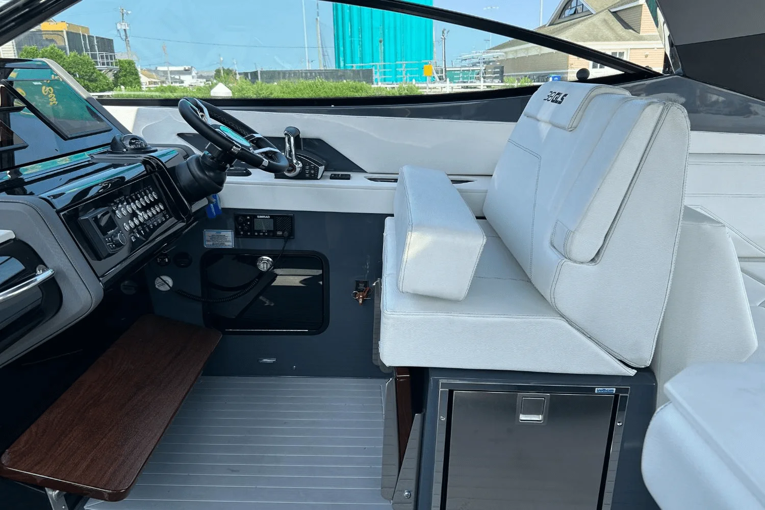 2024 Cruisers Yachts 38 GLS-OB SB Image Thumbnail #36