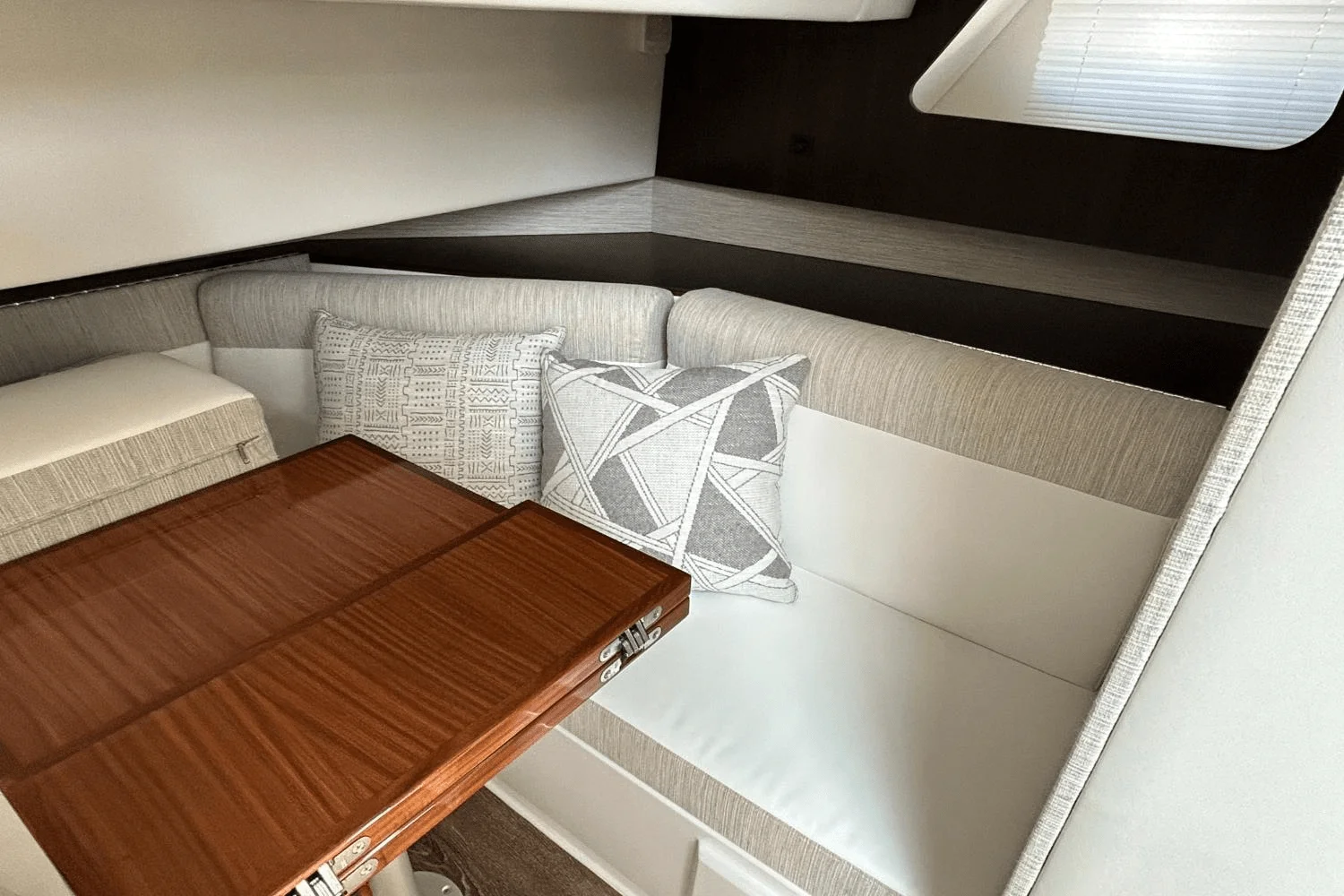 2024 Cruisers Yachts 38 GLS-OB SB Image Thumbnail #61