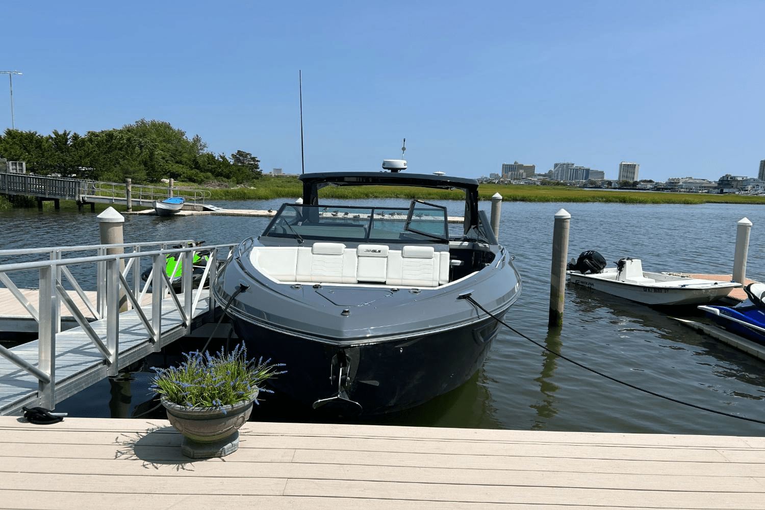 2024 Cruisers Yachts 38 GLS-OB SB Image Thumbnail #2