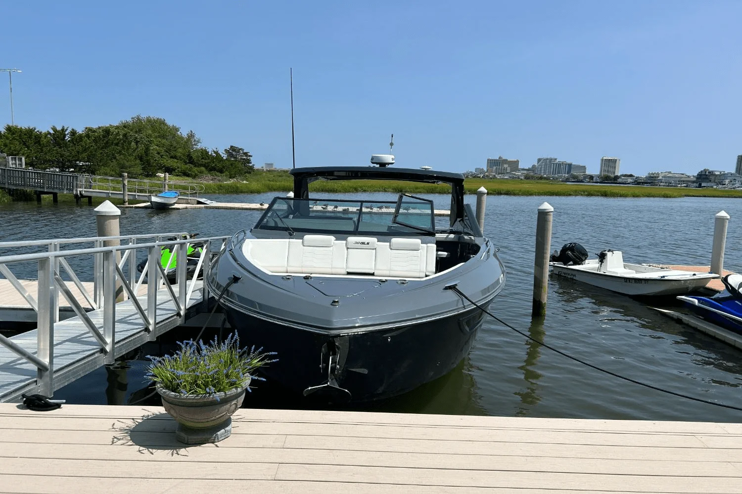 2024 Cruisers Yachts 38 GLS-OB SB Image Thumbnail #2