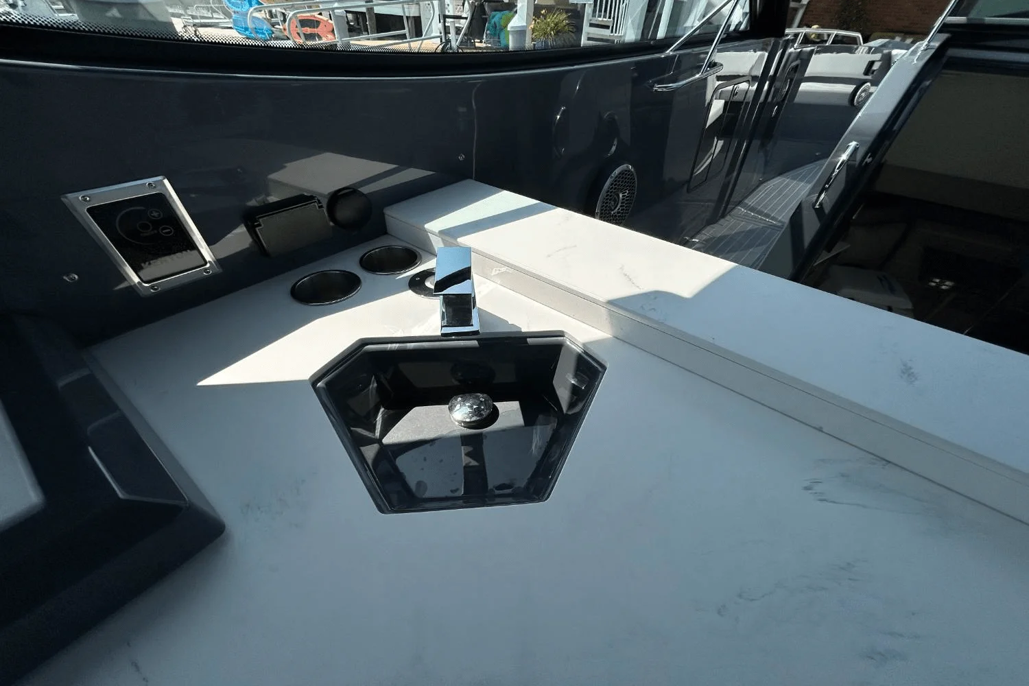 2024 Cruisers Yachts 38 GLS-OB SB Image Thumbnail #29