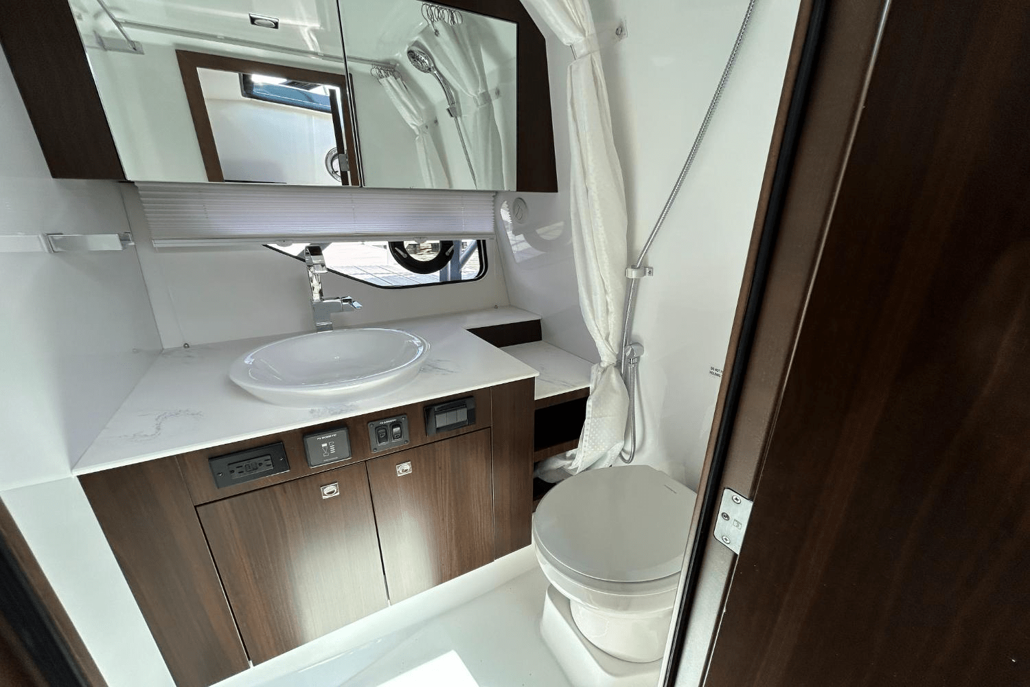 2024 Cruisers Yachts 38 GLS-OB SB Image Thumbnail #66