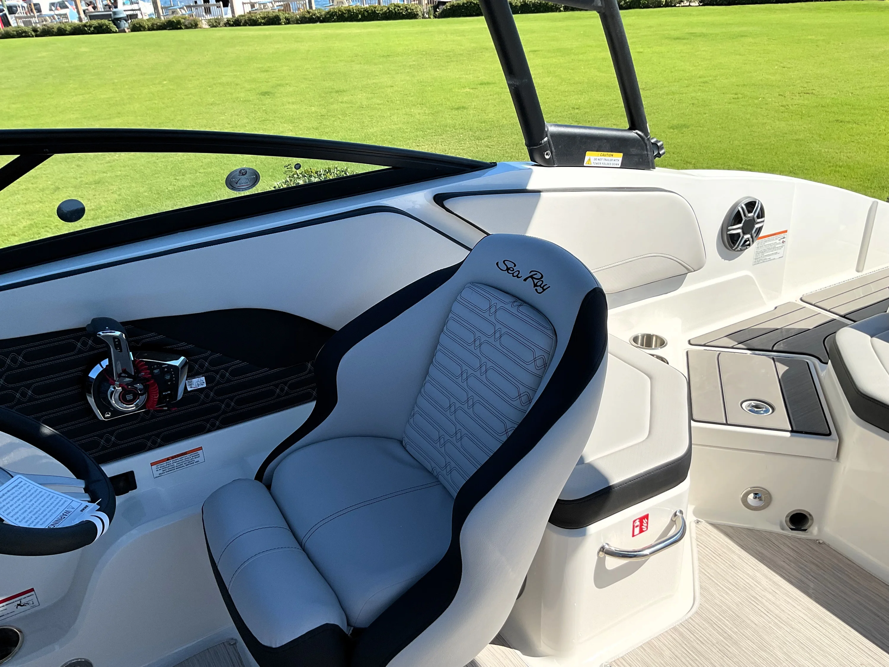 2026 Sea Ray SPX 210 Outboard Image Thumbnail #17